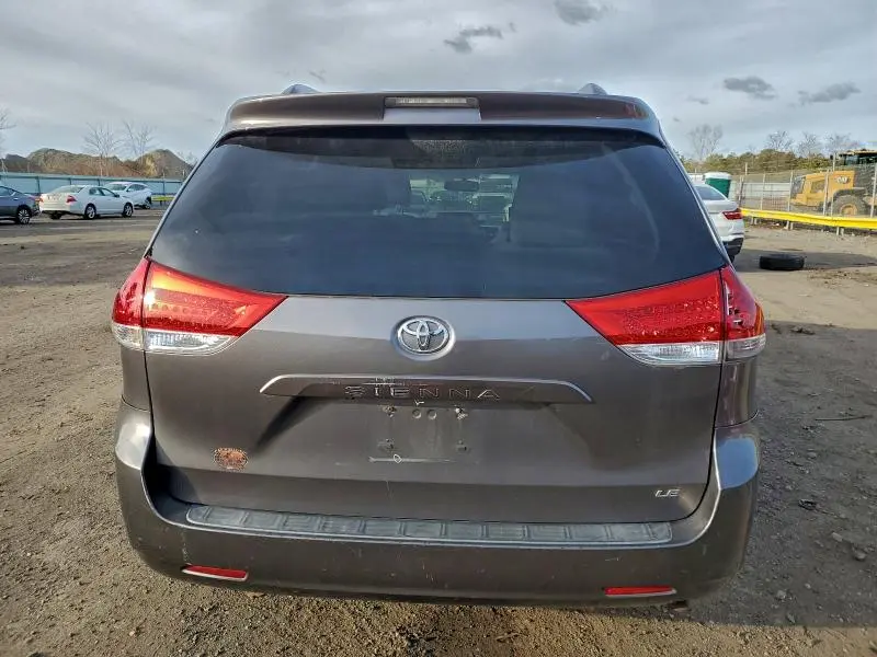 2011 TOYOTA SIENNA LE 8-PASSENGER  