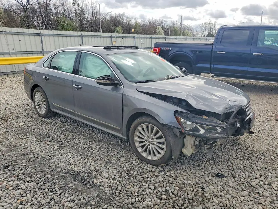 2016 VOLKSWAGEN PASSAT SE  