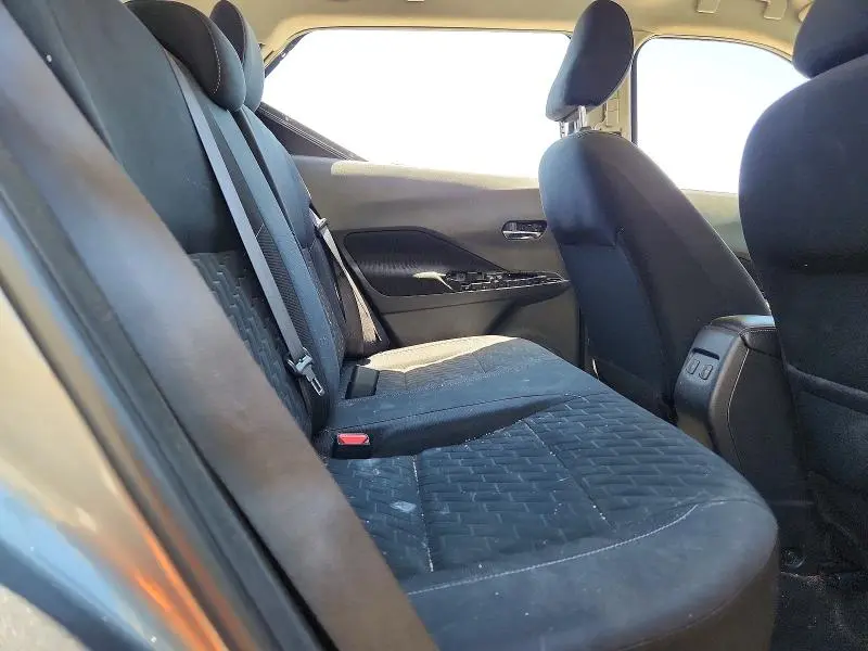 2021 NISSAN KICKS SV  