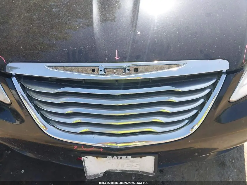2013 CHRYSLER 200 LX