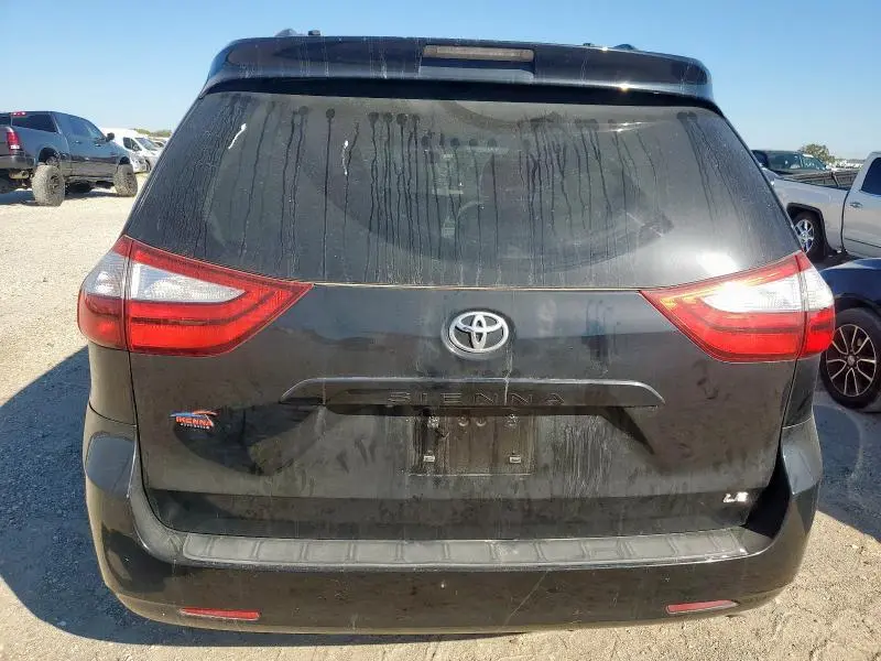 2017 TOYOTA SIENNA LE  