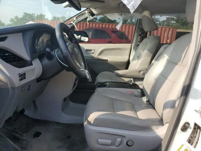 2018 TOYOTA SIENNA XLE  