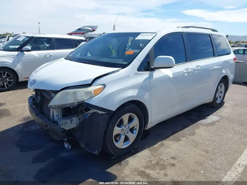 2014 TOYOTA SIENNA LE V6 8 PASSENGER
