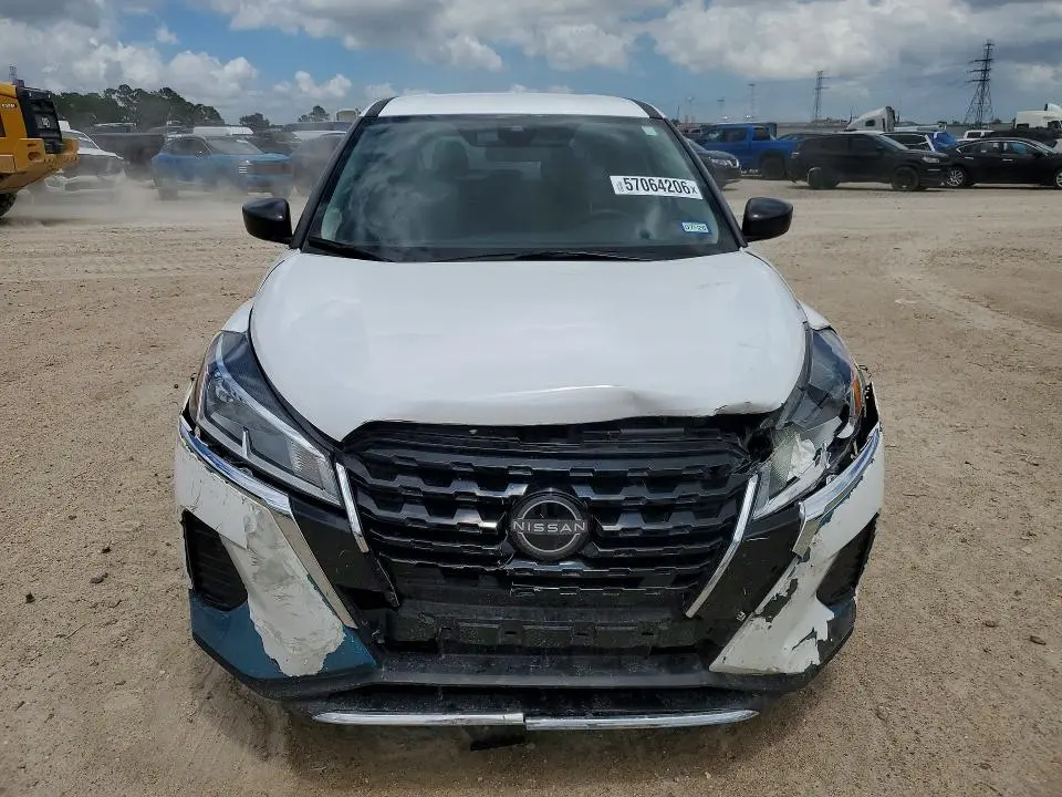 2024 NISSAN KICKS S  