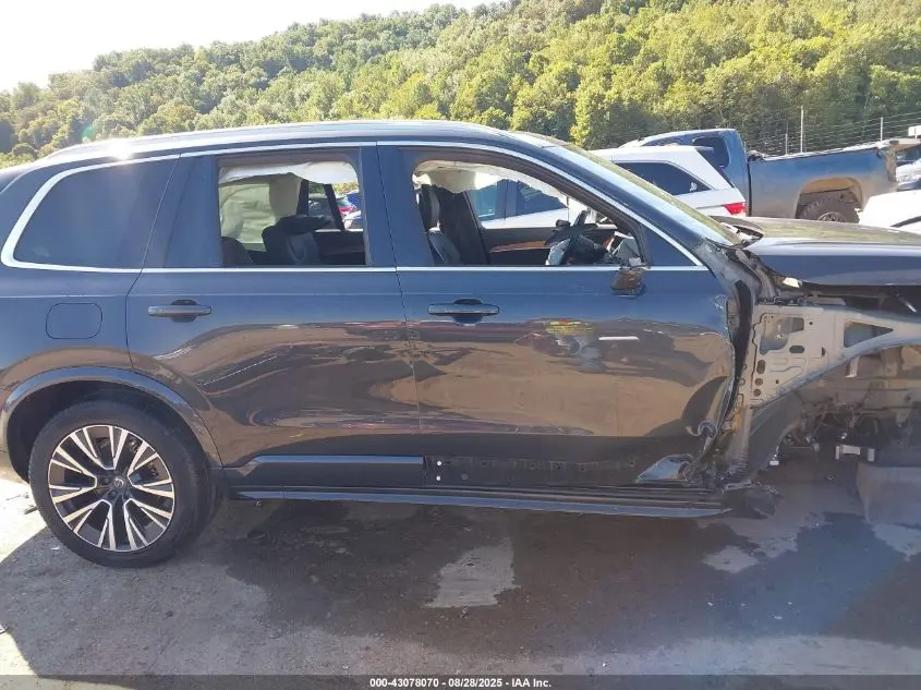 2022 VOLVO XC90 T6 MOMENTUM 6 PASSENGER