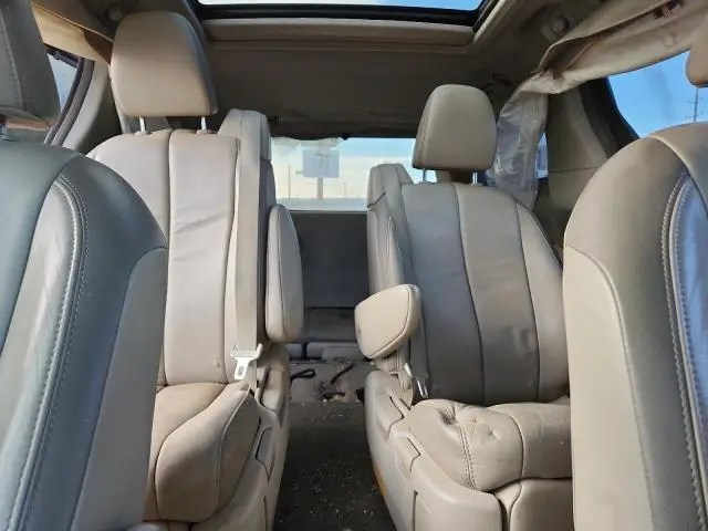 2012 TOYOTA SIENNA XLE  