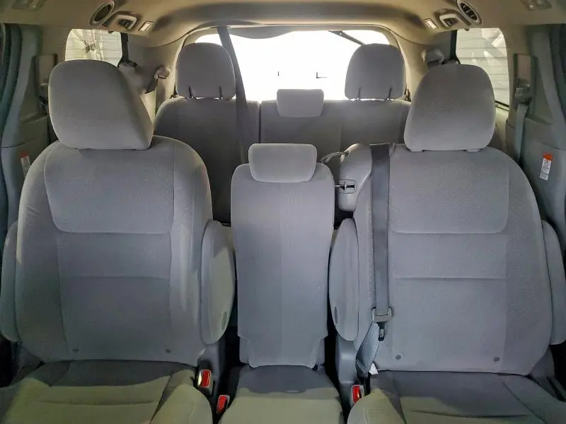 2015 TOYOTA SIENNA LE  