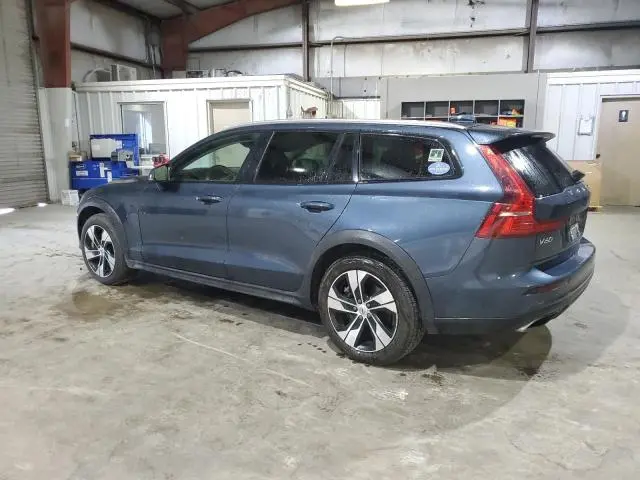2020 VOLVO V60 CROSS COUNTRY T5 MOMENTUM  