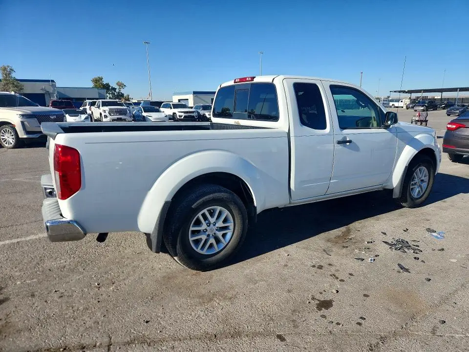 2017 NISSAN FRONTIER SV  