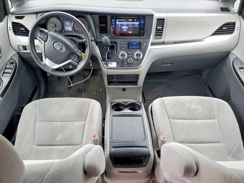 2017 TOYOTA SIENNA LE  