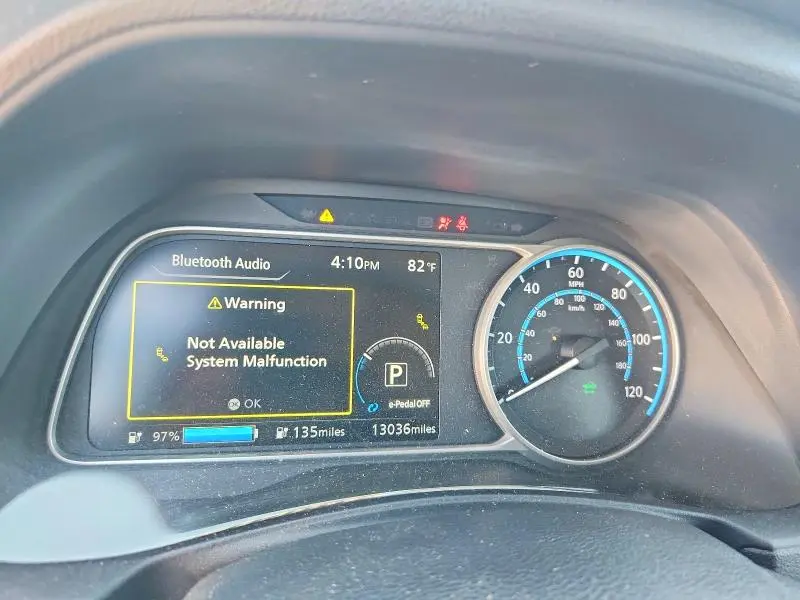 2022 NISSAN LEAF SV  