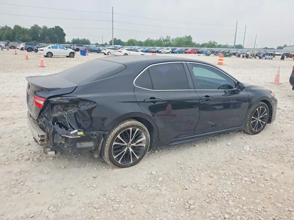 2018 TOYOTA CAMRY SE  