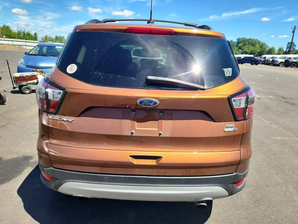 2017 FORD ESCAPE SE  