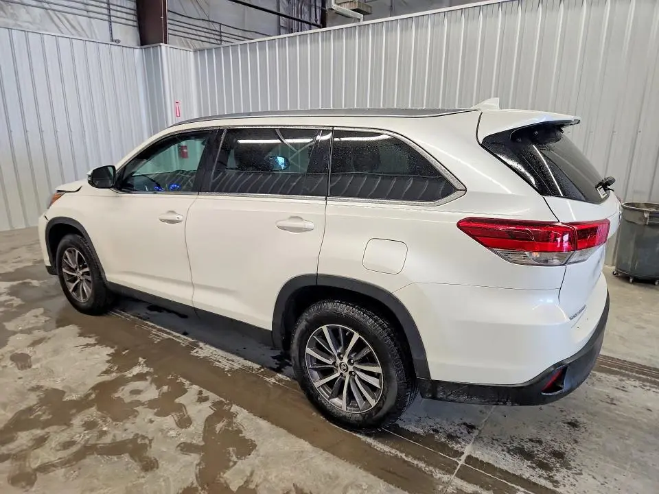2019 TOYOTA HIGHLANDER XLE  