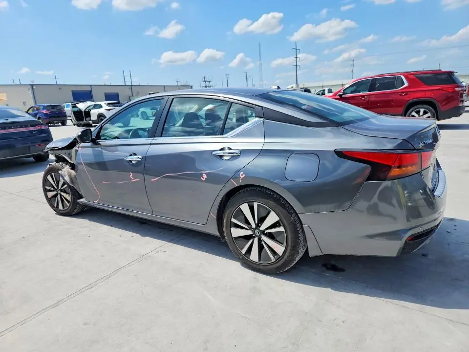 2022 NISSAN ALTIMA SV  