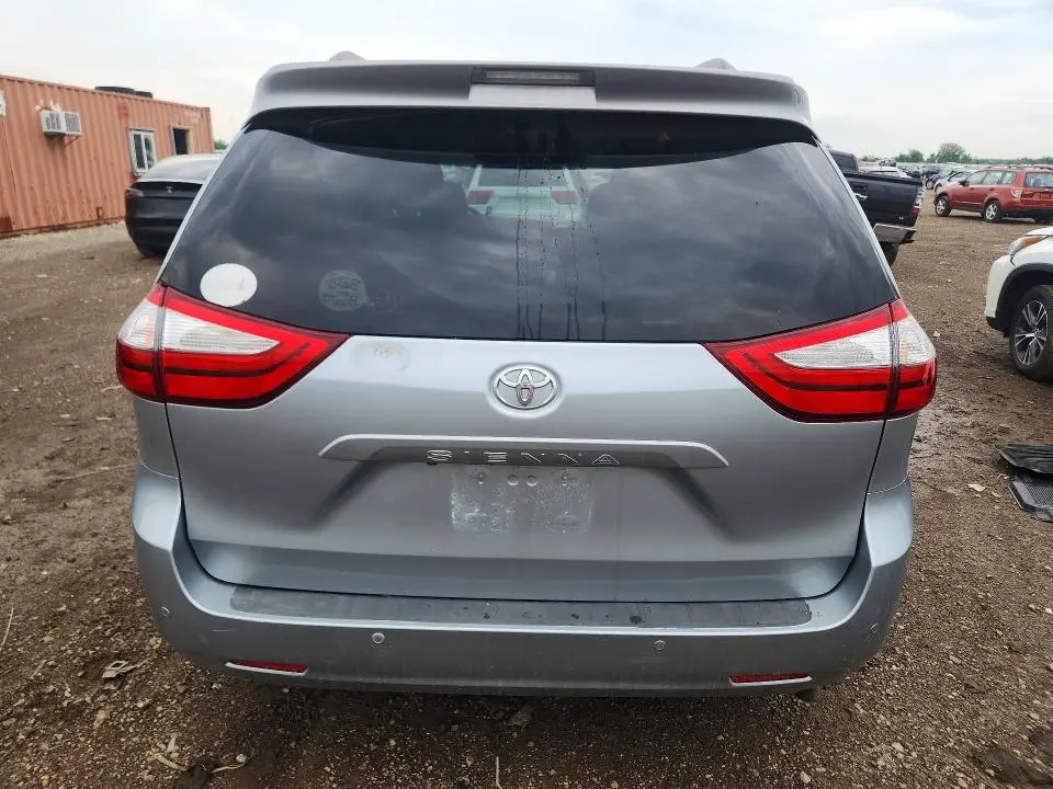 2015 TOYOTA SIENNA XLE 8-PASSENGER  