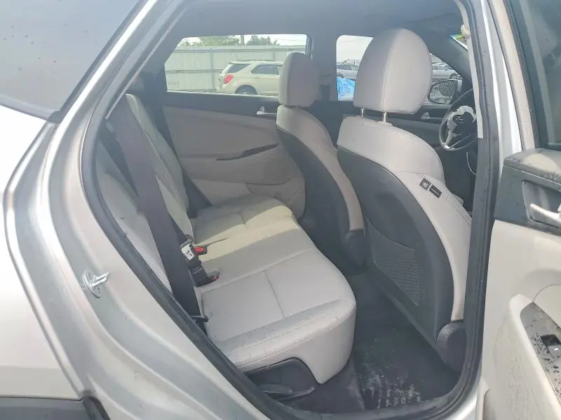 2021 HYUNDAI TUCSON SE  
