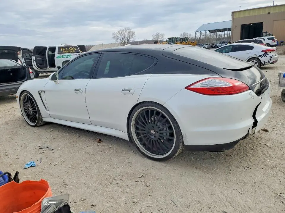 2013 PORSCHE PANAMERA 2  