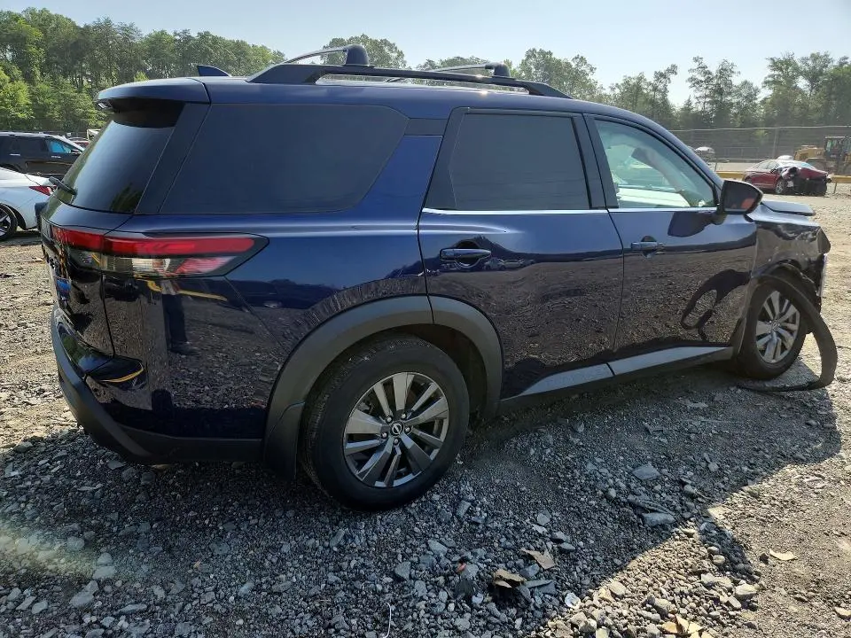 2022 NISSAN PATHFINDER SV  
