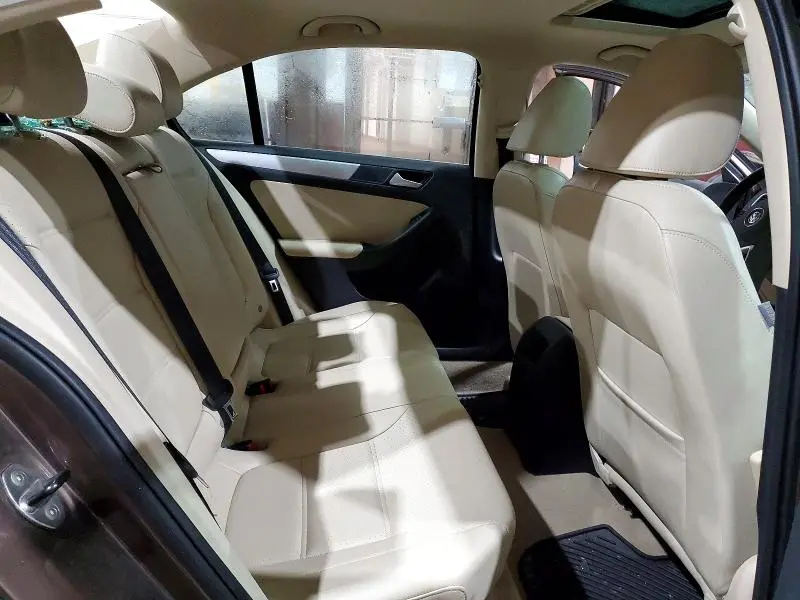 2013 VOLKSWAGEN JETTA SE  