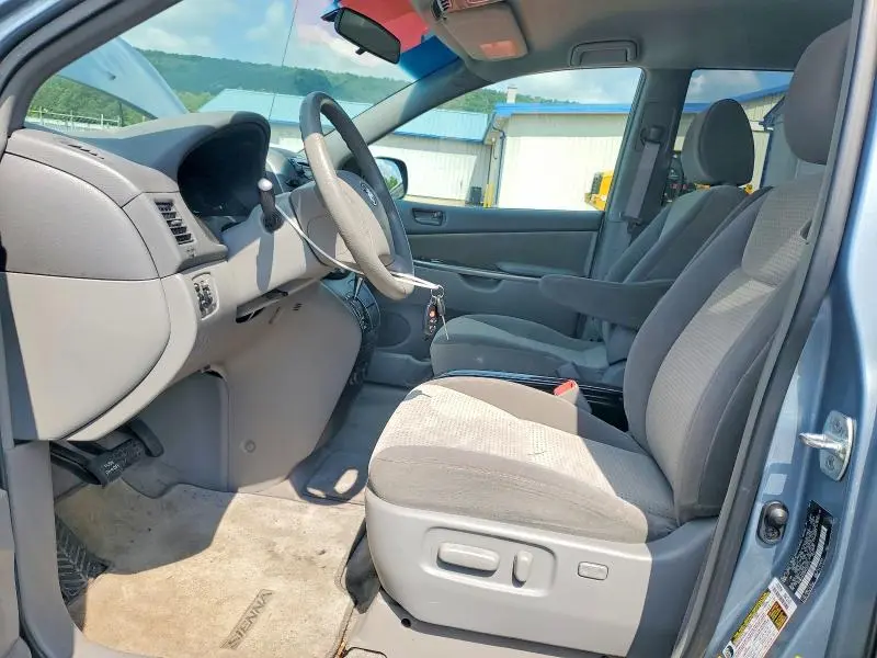 2010 TOYOTA SIENNA LE 8-PASSENGER  