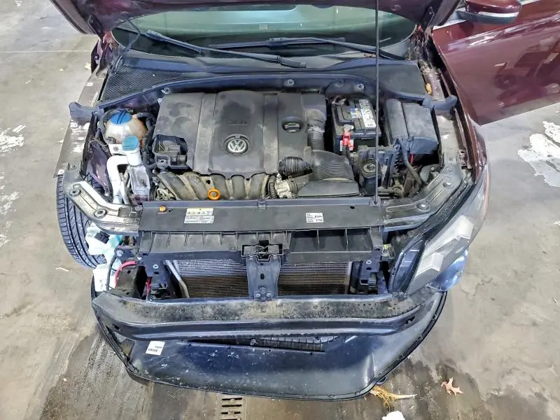 2013 VOLKSWAGEN PASSAT SE  