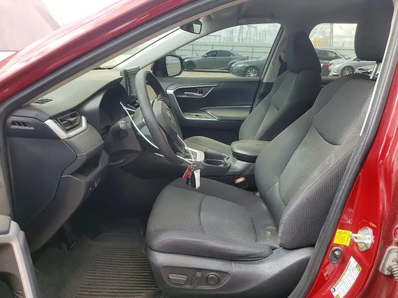 2021 TOYOTA RAV4 XLE  