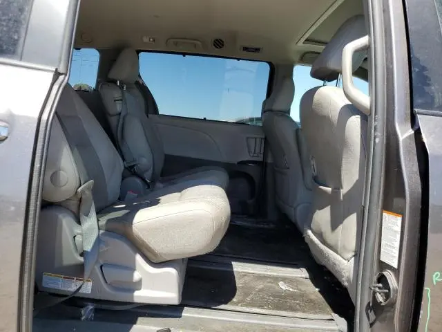 2016 TOYOTA SIENNA XLE  