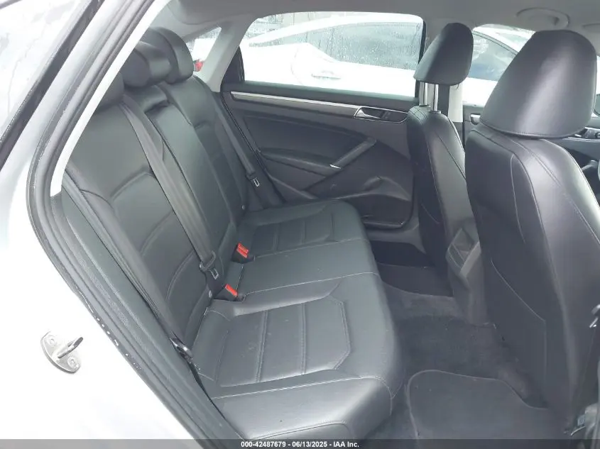 2017 VOLKSWAGEN PASSAT 1.8T R-LINE