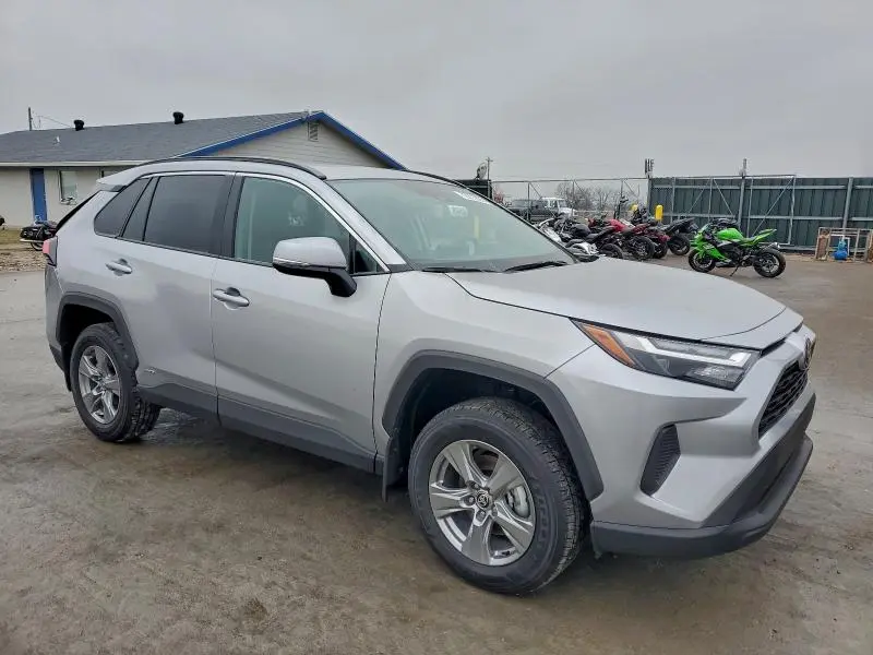 2025 TOYOTA RAV4 XLE  