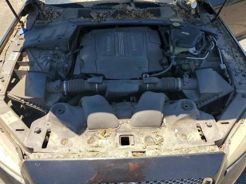 2011 JAGUAR XJ   