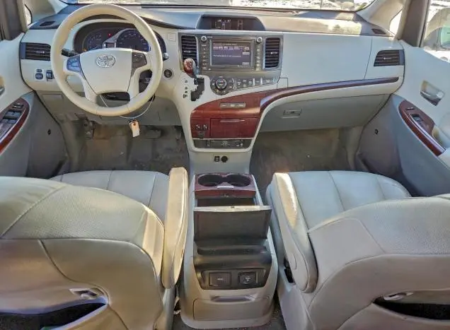 2011 TOYOTA SIENNA XLE  