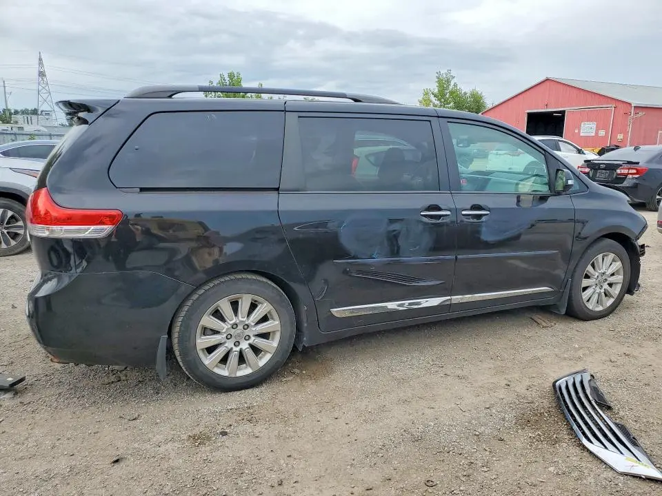 2013 TOYOTA SIENNA XLE 8-PASSENGER  