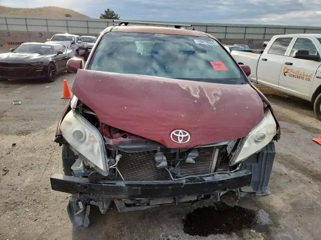 2013 TOYOTA SIENNA XLE