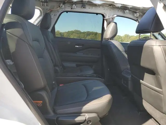 2022 NISSAN PATHFINDER SL  