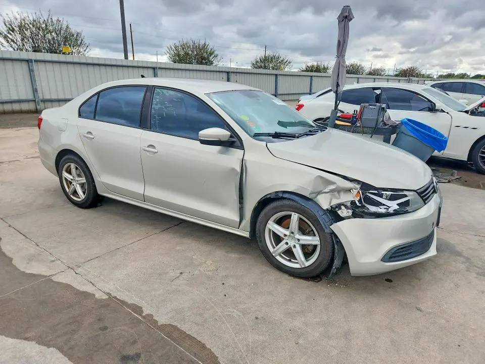 2011 VOLKSWAGEN JETTA SE  