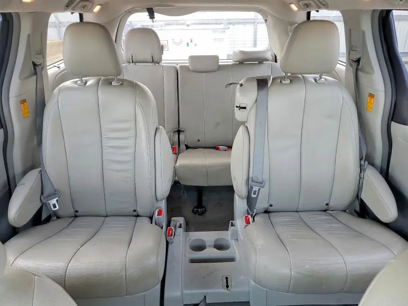 2013 TOYOTA SIENNA XLE  