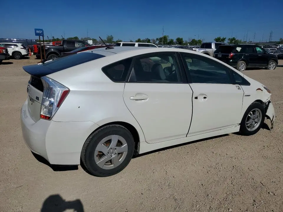 2010 TOYOTA PRIUS III  