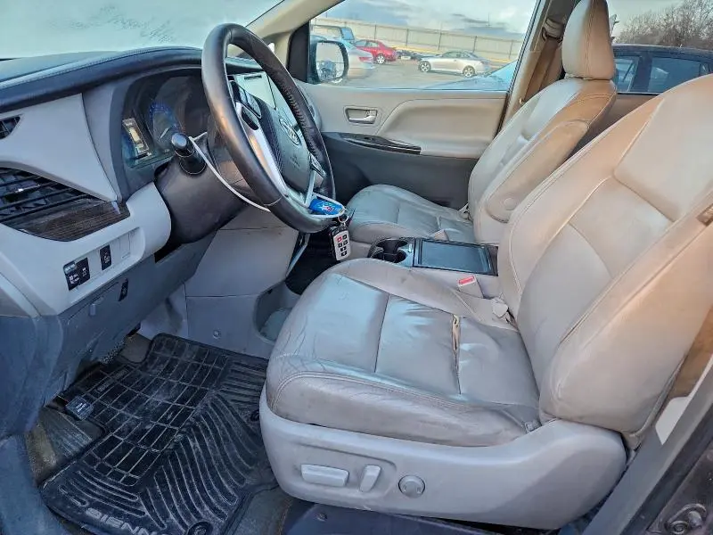 2015 TOYOTA SIENNA XLE  