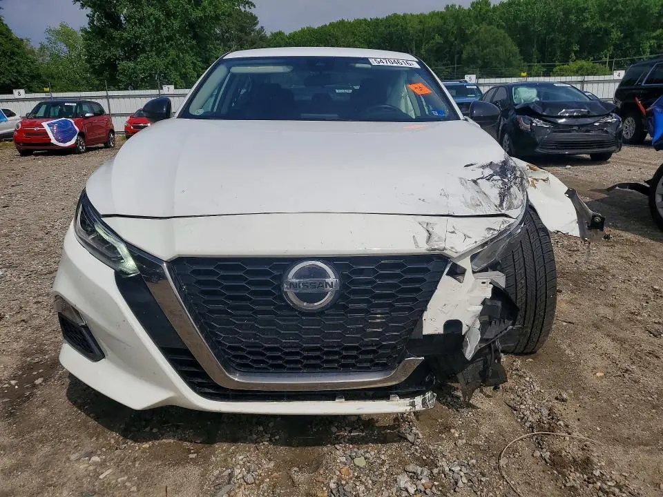 2022 NISSAN ALTIMA SR  