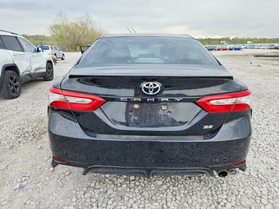 2018 TOYOTA CAMRY SE  