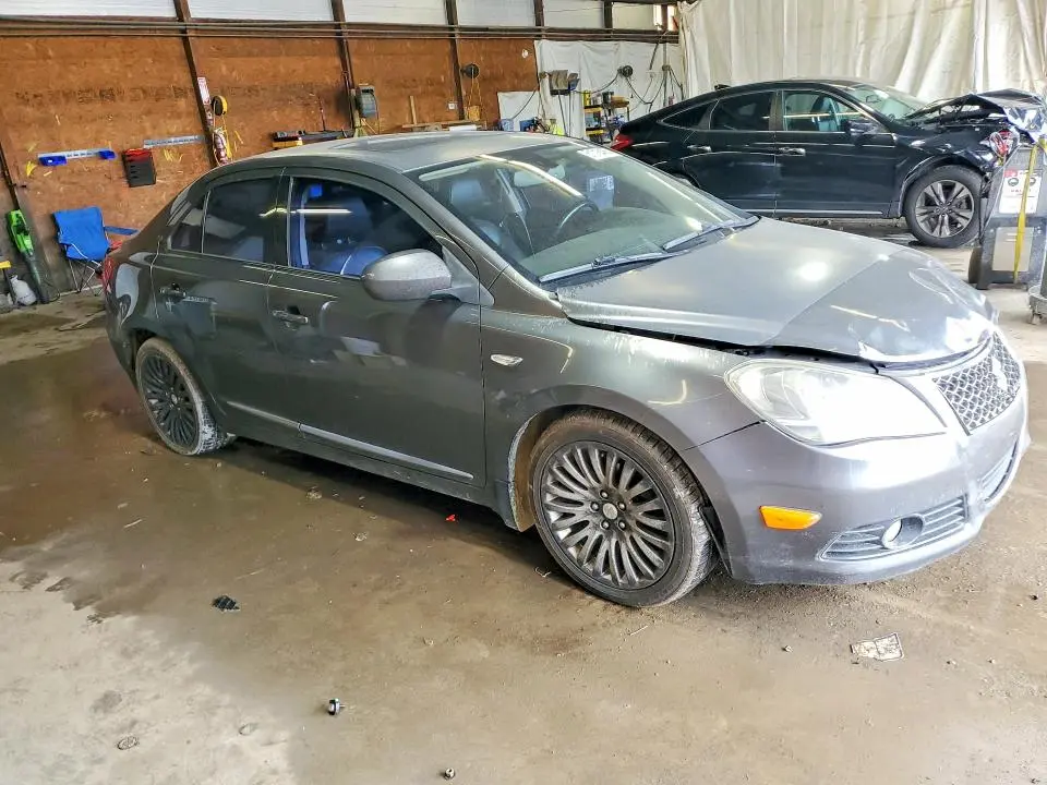 2010 SUZUKI KIZASHI SLS  