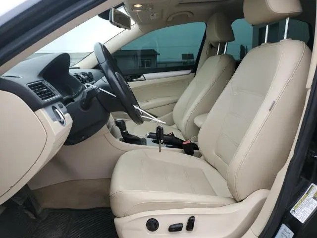 2013 VOLKSWAGEN PASSAT SE