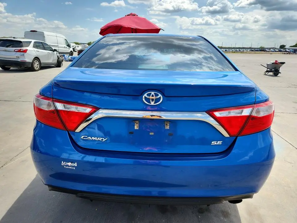 2017 TOYOTA CAMRY SE  