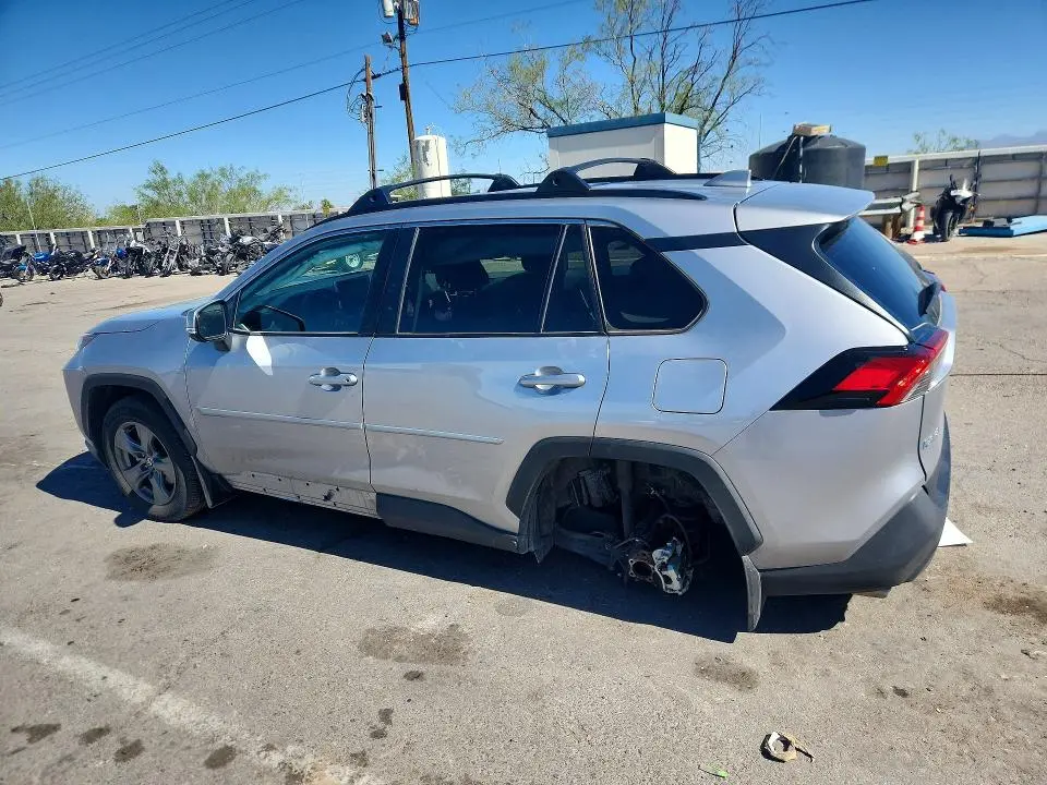 2024 TOYOTA RAV4 XLE  