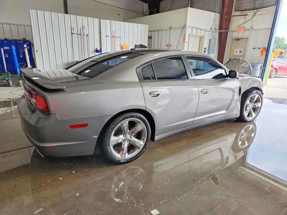 2011 DODGE CHARGER R  