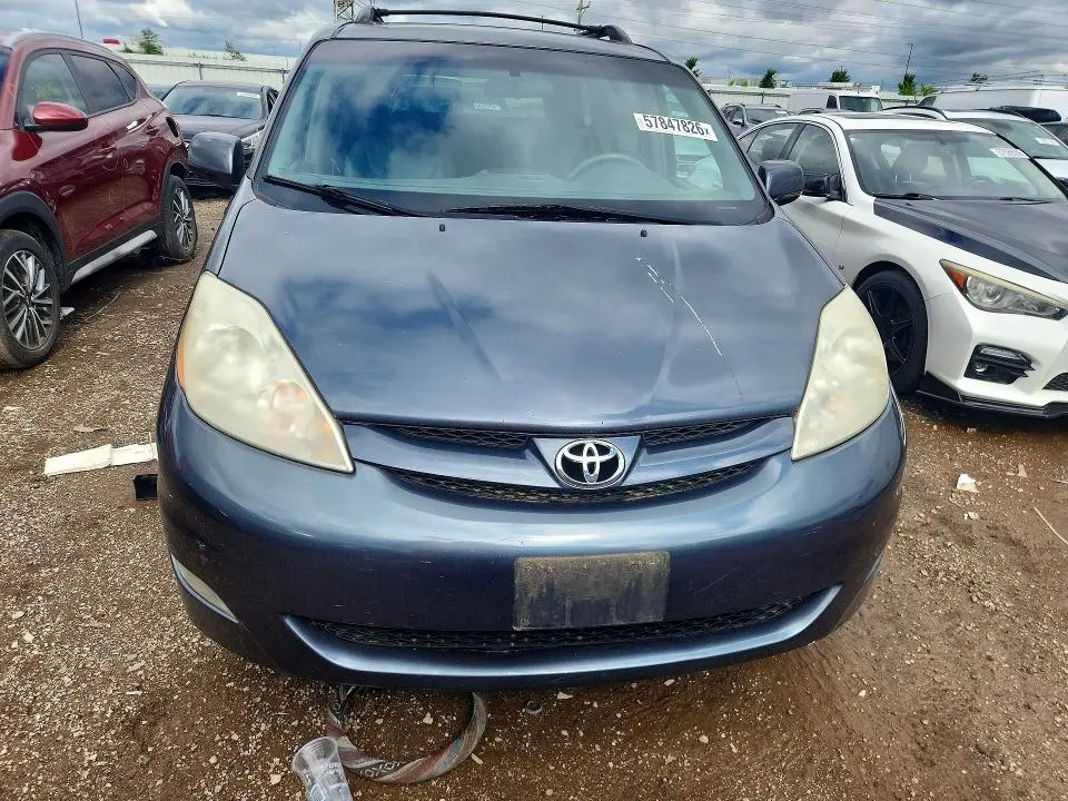 2010 TOYOTA SIENNA XLE  