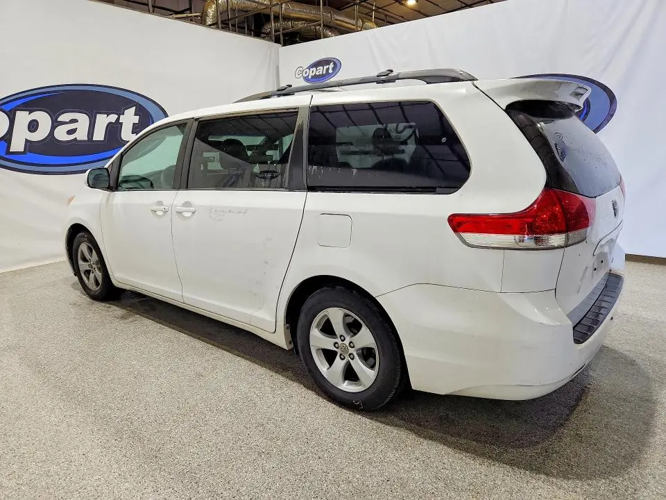 2012 TOYOTA SIENNA LE  