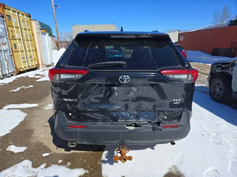 2021 TOYOTA RAV4 XLE  
