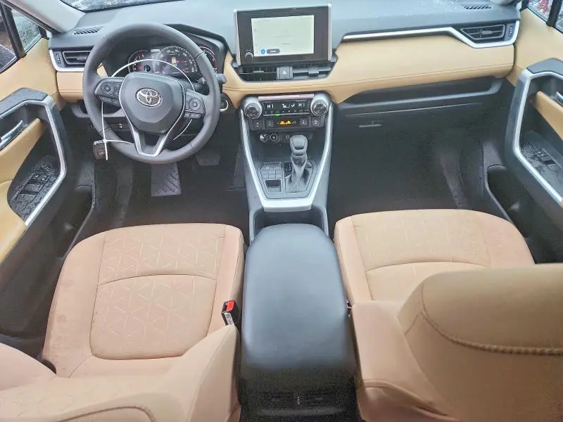 2025 TOYOTA RAV4 XLE  